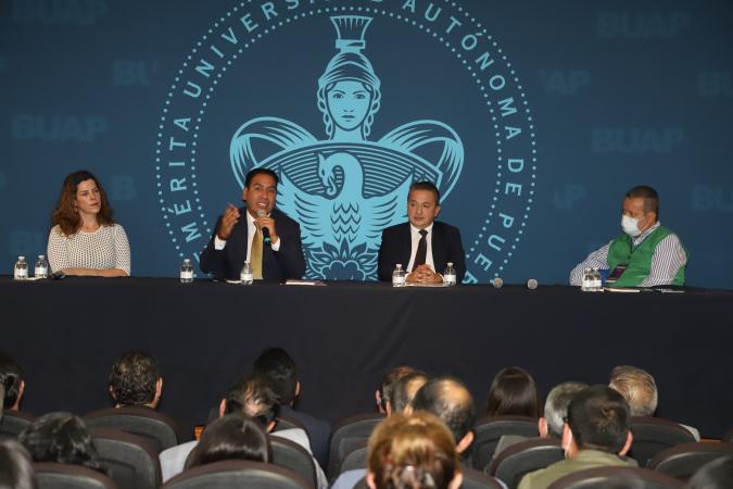 Presentan el libro la Participación del Pueblo y la Revocación de Mandato