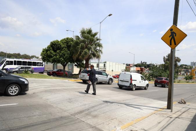 Listo paso peatonal en la Calzada Ignacio Zaragoza en Puebla
