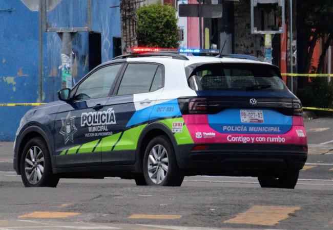 Patrulla de la policía municipal atropella a peatón junto a paradero de RUTA