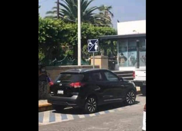 Regidoras de Teziutlán usan espacios para discapacitados image 1