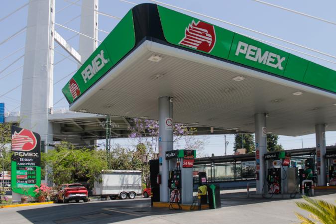 Conductores denuncian escasez de gasolina en Acatlán