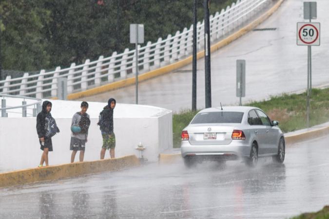 VIDEO Se registra lluvia moderada en la ciudad de Puebla