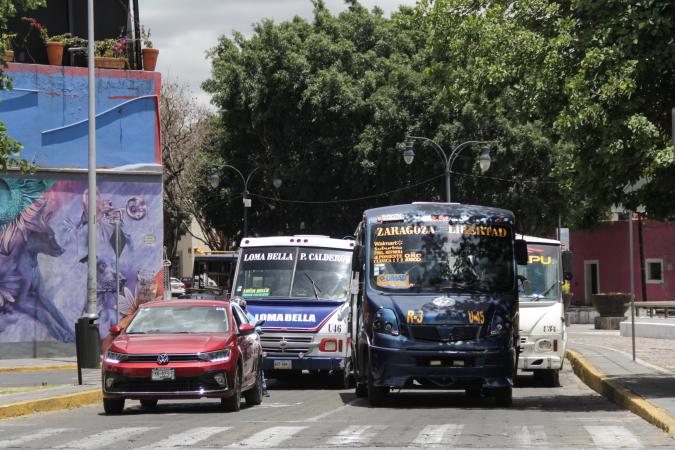 Roban pertenencias a pasajeros de la Ruta 33