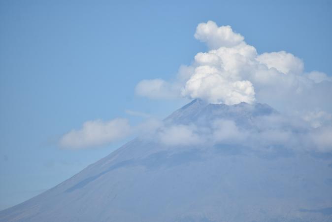 Volcán Popocatépetl registra 44 exhalaciones