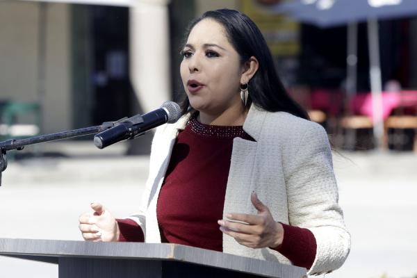 Inaugura Tonantzin Fernández, exposición Mexicanos en New York