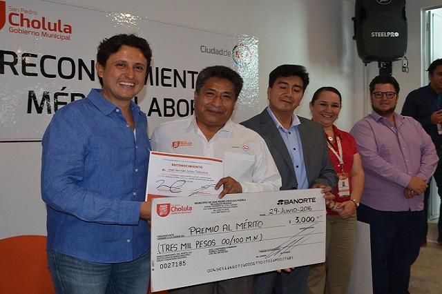 Otorgan reconocimientos a personal del gobierno de San Pedro Cholula image 3