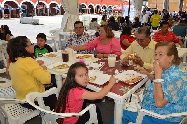 Inauguran con 30 expositores la Sexta Feria del Molote en San Pedro image 3