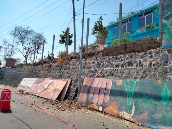 Por peligroso, en Izúcar retiran espectacular de empresa de pinturas