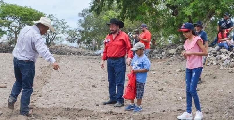 El Gatillero graba película en Tlapanalá junto al  ex diputado con el Julián Peña
