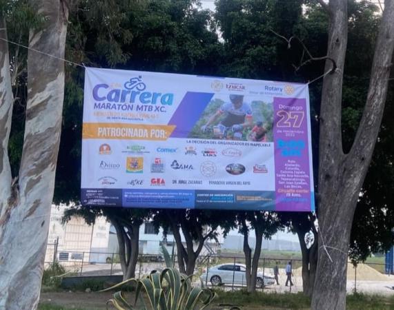 Amantes de lo ajeno roban lonas de carrera ciclista en Izúcar