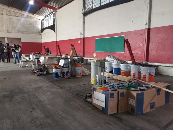 Más de 70 escuelas de Chietla reciben apoyo para mantenimiento y dignificación