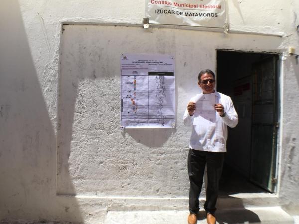 Entregan a Melitón Lozano su constancia como edil de Izúcar image 1