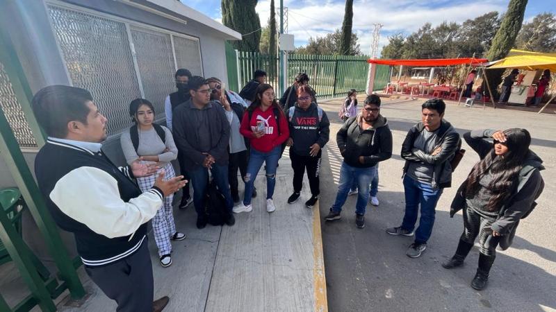 Estudiantes de la Uttecam protestan por despido de profesores