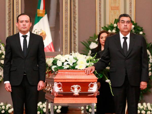 Asiste Céspedes a homenaje póstumo de la legisladora Aurora Sierra Rodríguez