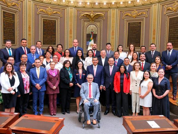 Céspedes acude a informe del presidente de la Junta de Gobierno del Congreso