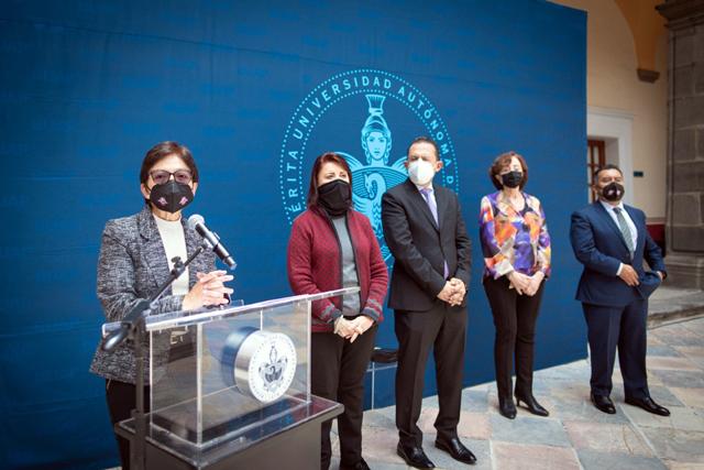 Inaugura Lilia Cedillo la exposición Territorios discontinuos de sus límites y contenidos