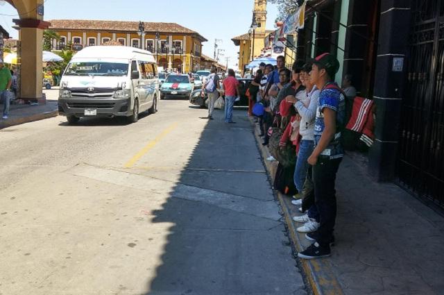 Denuncian abuso de taxistas en último día de vacaciones image 1