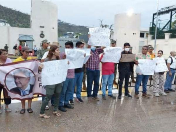 Protestan damnificados de Otis, acusan abandono de AMLO