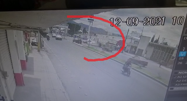 VIDEO Solito se estrella en bulevar de Tecamachalco