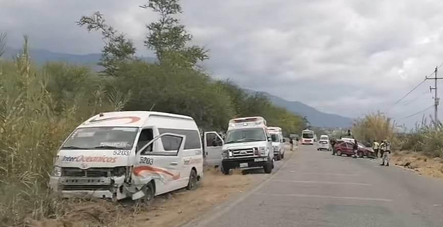 Choque frontal en Tehuacán-Teotitlán deja 8 personas lesionadas