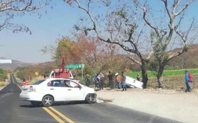 Se registra aparatoso accidente en la carretera Izúcar-Cuautla