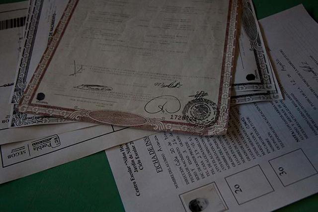 Edil de Ayutla hace negocio con actas de nacimiento gratuitas