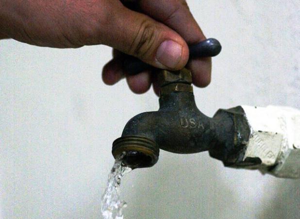 Denuncia población de Acateno falta de agua potable