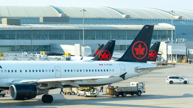 Los sobrecargos canadienses mostrando dignidad