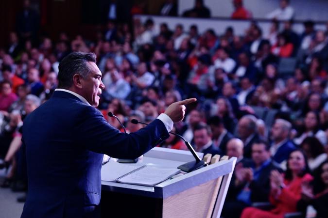 PRI avala ampliación de mandato de Alito Moreno hasta 2024