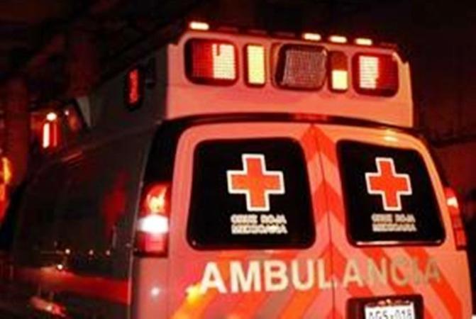 Motociclista choca contra vehículo en Huauchinango; se reporta grave