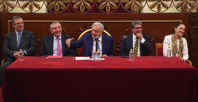 El abucheo, la encuesta de Morena, la favorita y la aprobación de 80% de AMLO