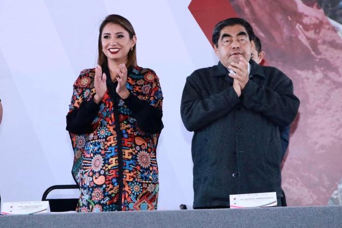 Barbosa acompaña a Alvarado en su primer informe en Huejotzingo