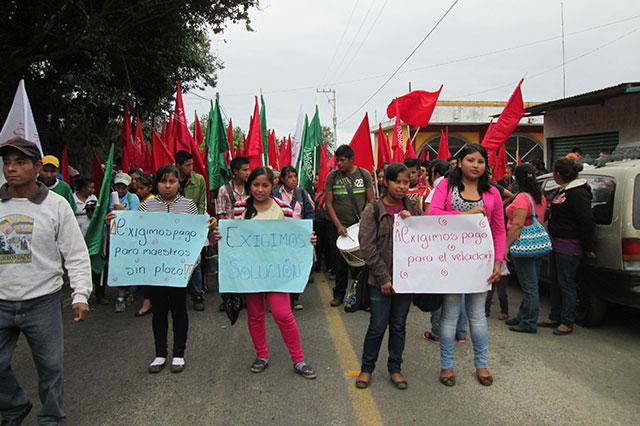 Antorcha cierra Interserrana para exigir obras en Tlaola image 4