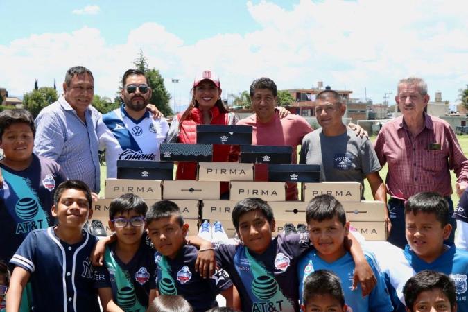 Alvarado entregó más de 60 mil pesos a equipo deportivo