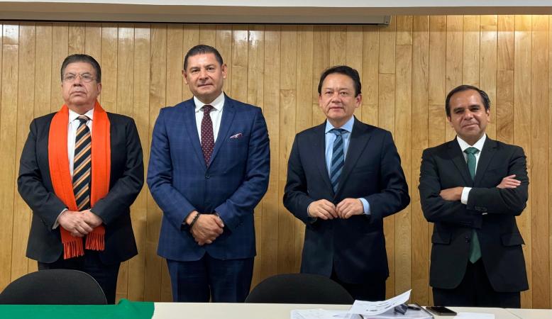 Armenta continúa su preparación académica por Puebla