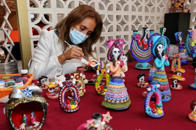 Asiste a la Expo Venta Día de Muertos en el centro comercial Explanada
