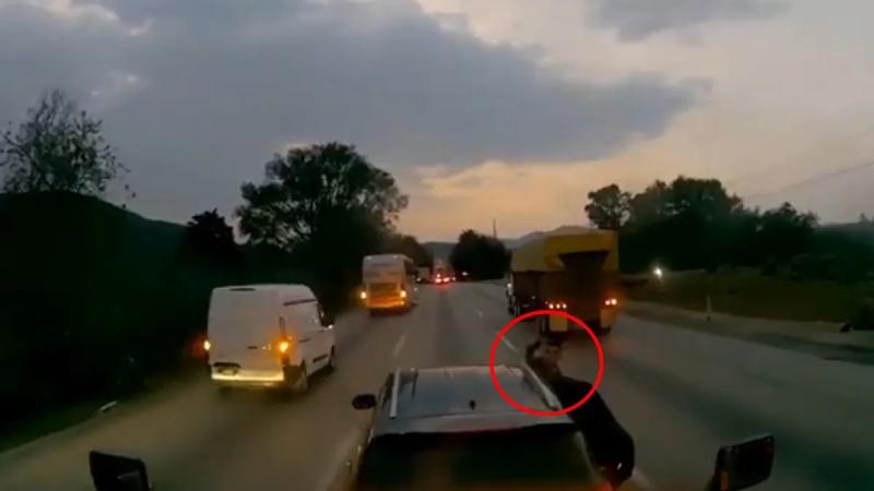 VIDEO Así operan asaltantes de tráileres en la México-Querétaro