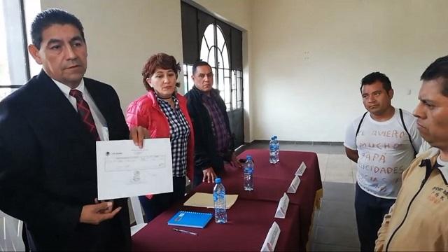 Cobraba como funcionario y quería ser candidato, en Juan Galindo