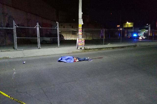 Ladrón muere arrollado por un tráiler al escapar de la policía en Texmelucan