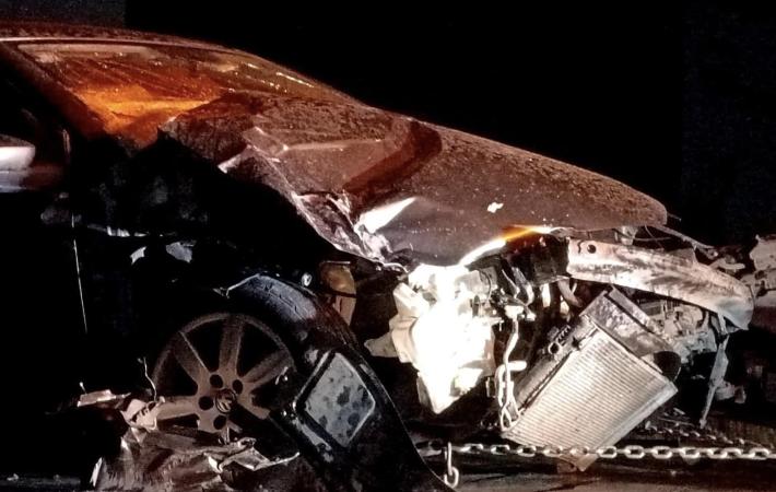 Tres hombres desbarataron un Polo en la vía Atlixcáyotl y viven para contarla