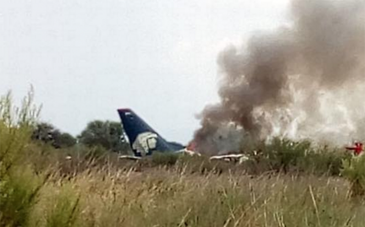 VIDEO Se desploma avión de Aeromexico en Durango