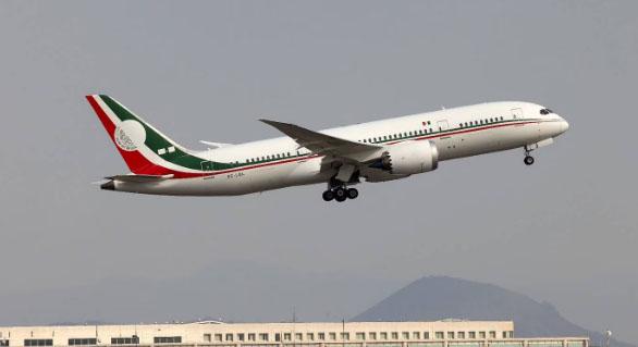 Presidente de Tayikistán estrena el avión presidencial comprado a México