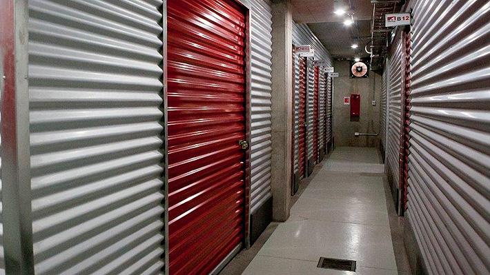 VIDEO Encuentra camioneta tras comprar contenedor por 26 mil pesos