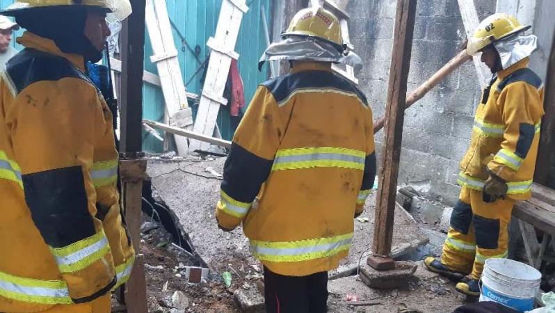 Explota tanque de gas LP y lesiona a plomero en Huauchinango