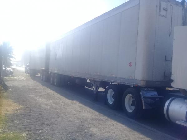 Ladrones abandonan dos cajas secas vacías en Tecamachalco