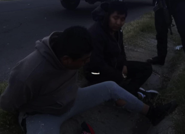 Conductor arrolla a asaltantes en Mixtla y desata intento de linchamiento
