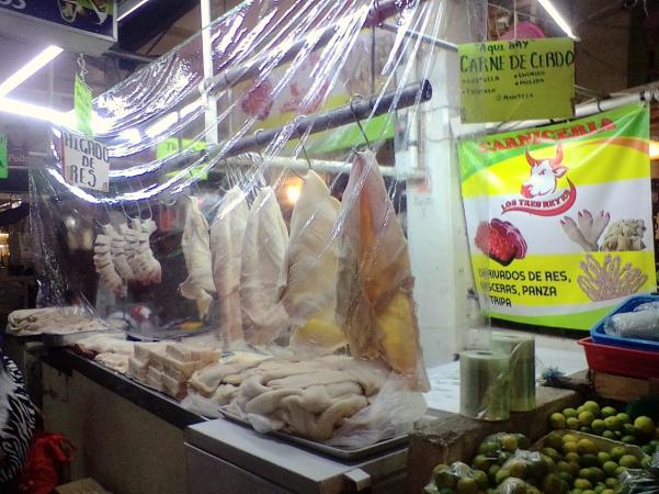 Confinamiento disminuye el consumo de carne de pollo y cerdo en Tehuacán