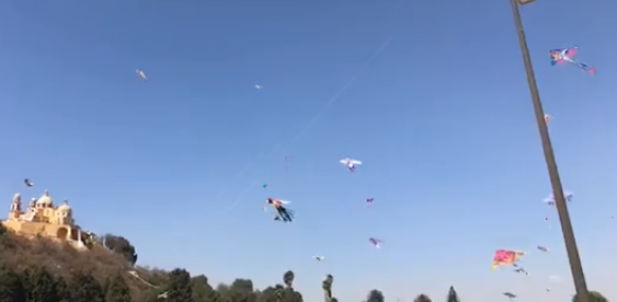 Gigantescos papalotes invaden el cielo de Cholula