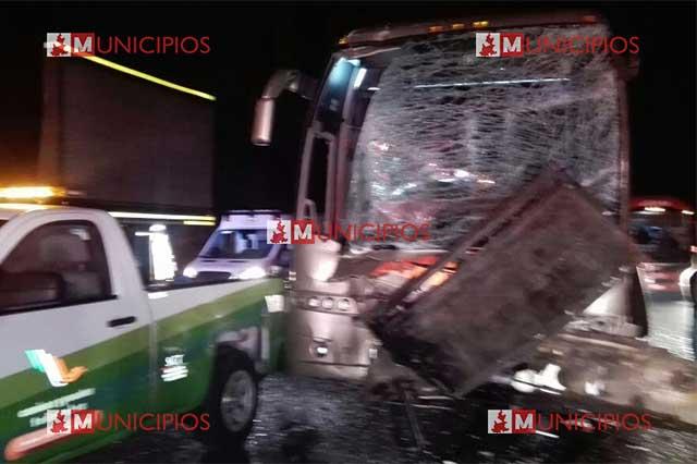 Más de 30 heridos deja choque entre dos autobuses y un camión en la México - Puebla image 1