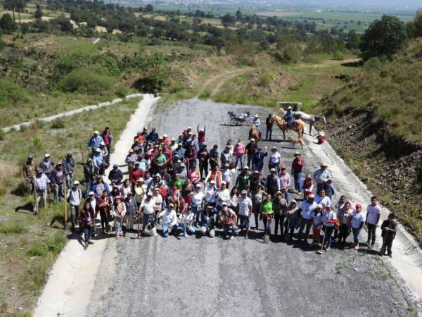 Ciudadanos reforestan mientras edil de Libre es omiso